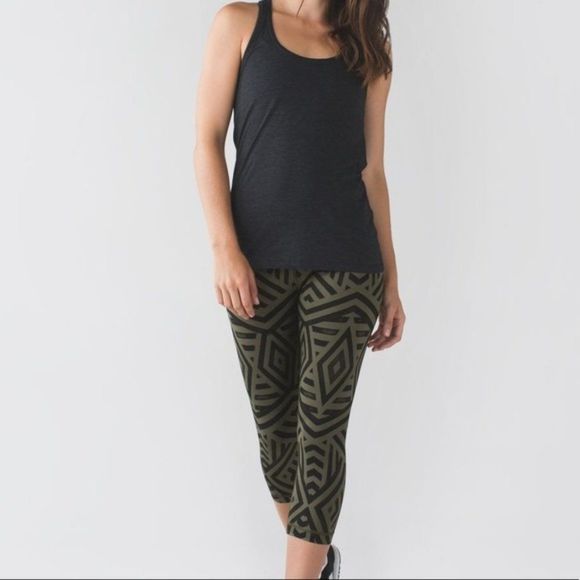 Lululemon Wunder Under Crop II Size 6 - Picture 2 of 12